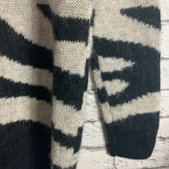 Club Monaco Women’s Mohair Blend Zebra Print Pullover  Sweater Medium David Rose - Picture 8 of 14